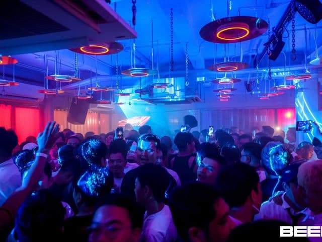 beef.bkk packed customers dance floor